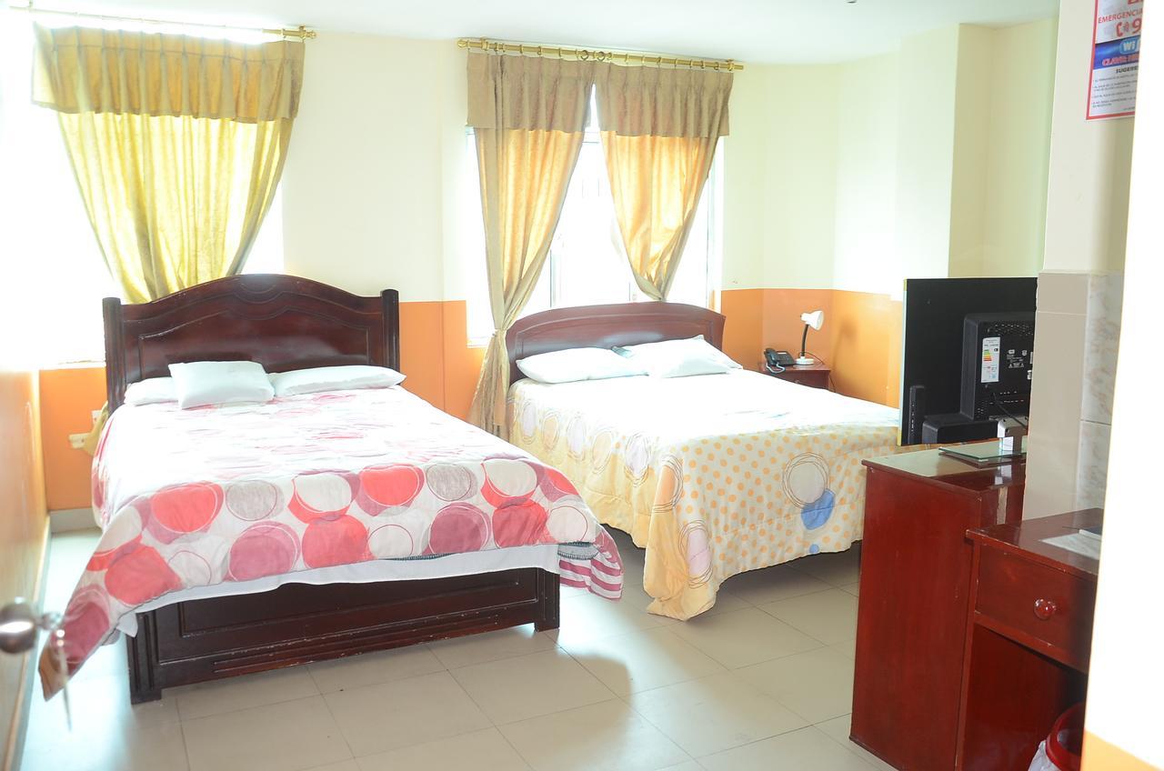Hotel Real Madrid Riobamba Extérieur photo