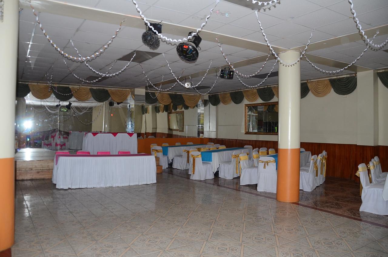 Hotel Real Madrid Riobamba Extérieur photo