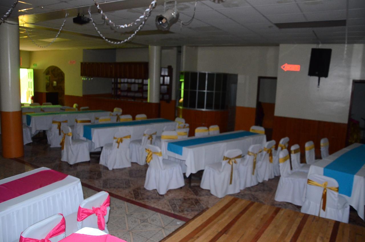 Hotel Real Madrid Riobamba Extérieur photo