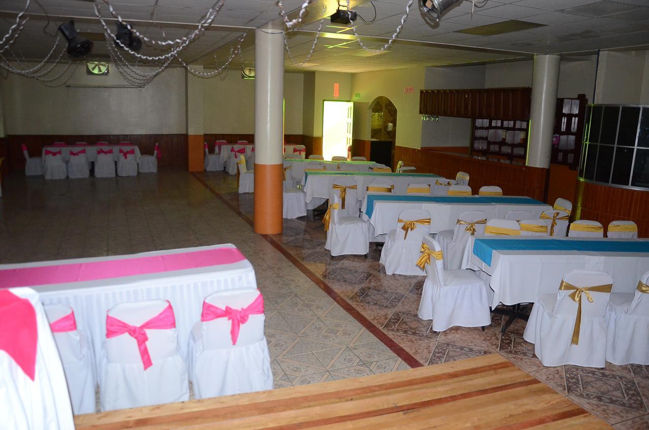 Hotel Real Madrid Riobamba Extérieur photo