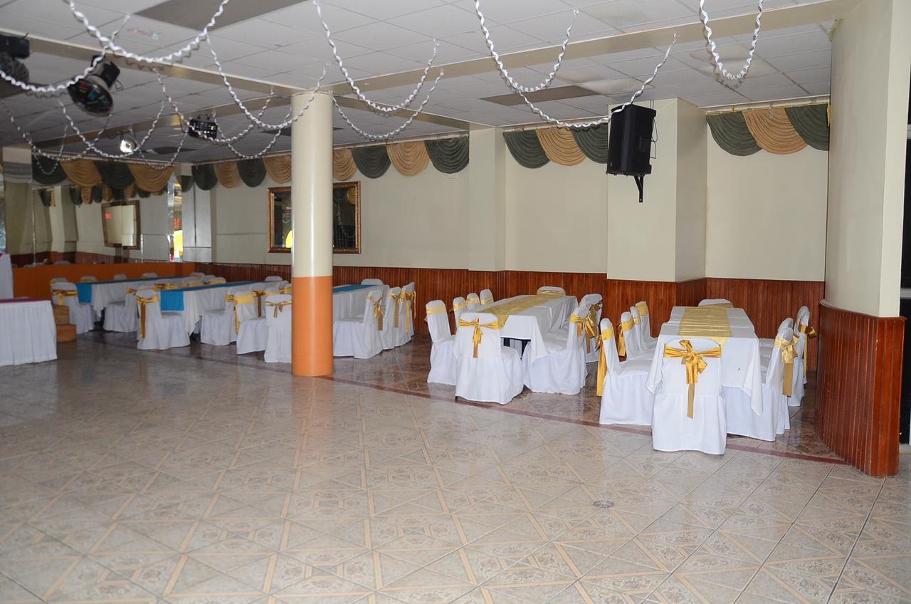 Hotel Real Madrid Riobamba Extérieur photo