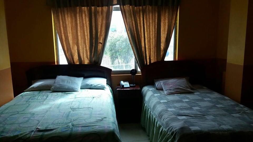 Hotel Real Madrid Riobamba Extérieur photo